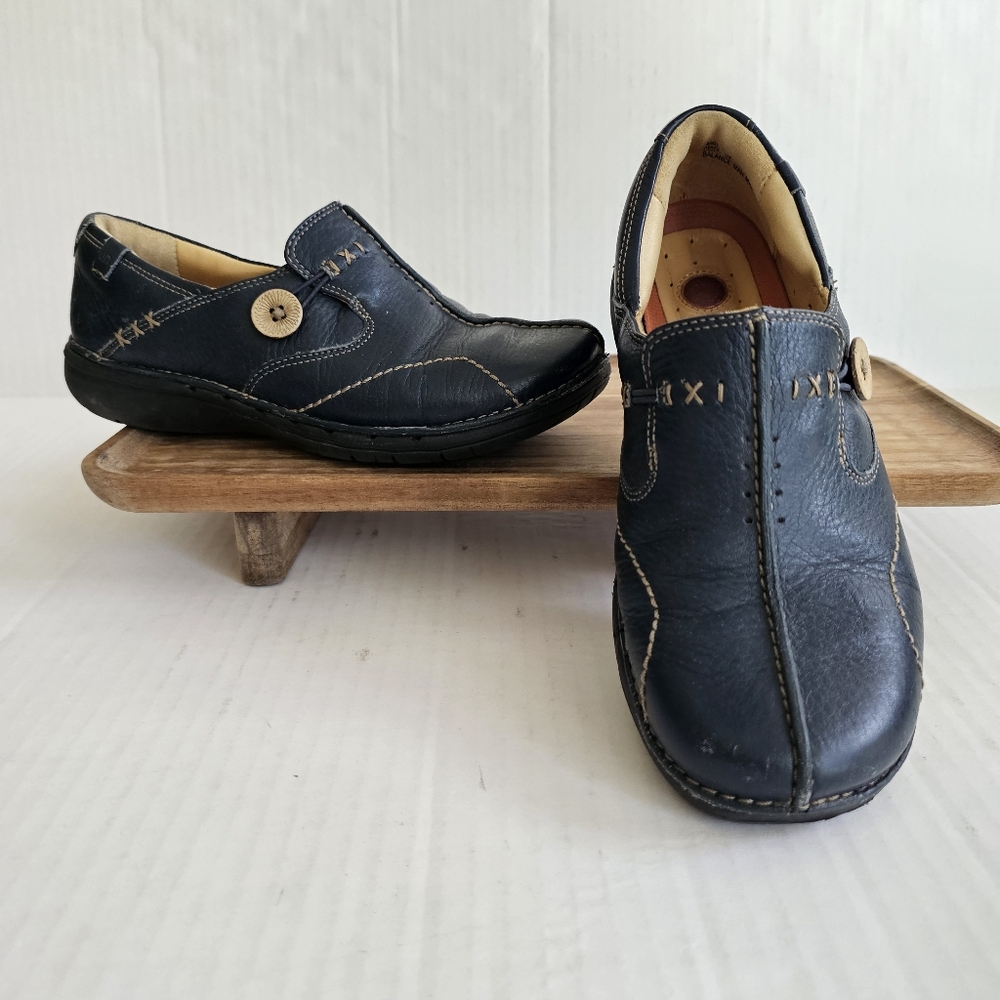 Clarks Un Structured Navy Blue Slip On Shoes Size 6 Leather